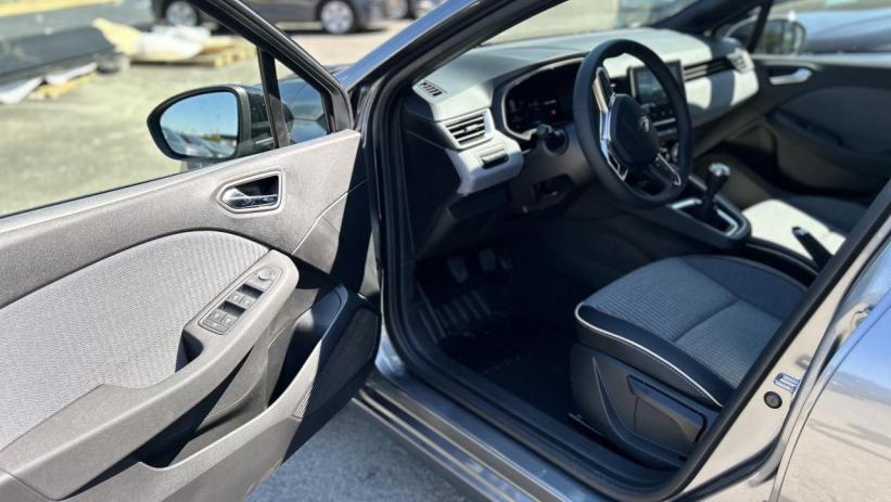 Aperçu du véhicule : TECHNO 1.0 TCE 90CV + ROUE DE SECOURS + NEUF 0KM