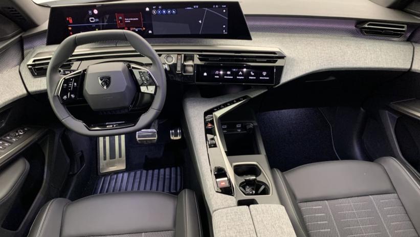 Aperçu du véhicule : Hybrid 145 e-DCS6 GT