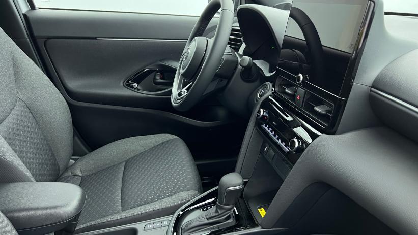 Aperçu du véhicule : Hybride 130ch 2WD Design Gris Minéral avec 2100€ d'équipements inclus