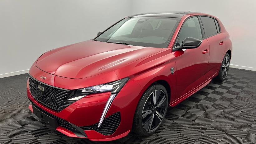 Aperçu du véhicule : BlueHDi 130ch S&S EAT8 GT Rouge Elixir avec 4700€ d'équipements inclus