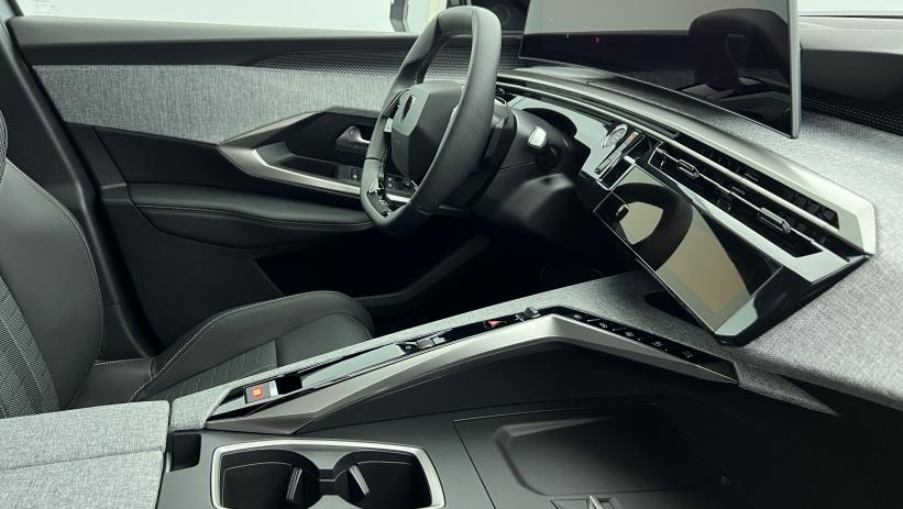 Aperçu du véhicule : Hybrid 145 e-DCS6 GT Gris Artense avec 4750€ d'équipements inclus