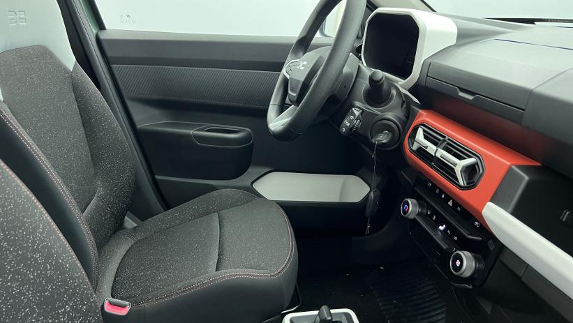 Aperçu du véhicule : 65 Expression Kaki Lichen avec 810€ d'équipements inclus