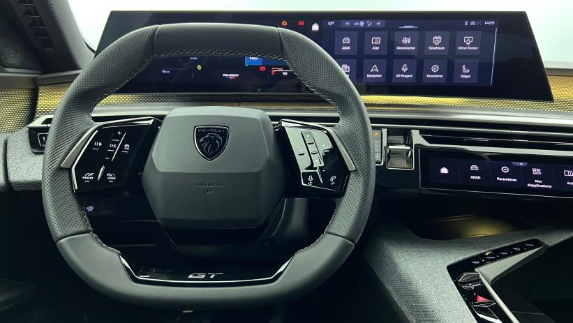 Aperçu du véhicule : Hybrid 145 e-DCS6 GT Noir Perla Nera avec 5550€ d'équipements inclus