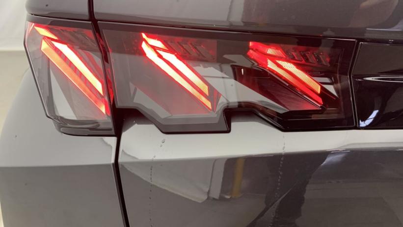 Aperçu du véhicule : Hybrid 145 e-DCS6 GT