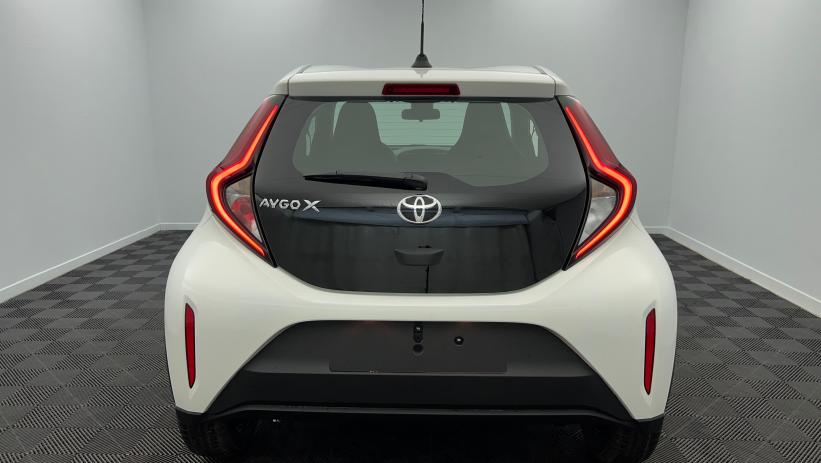 Aperçu du véhicule : 1.0 VVT-i 72 Dynamic Blanc Pur avec 250€ d'équipements inclus