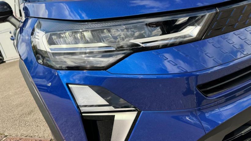 Aperçu du véhicule : TECHNO ECO-G 100CV + RAILS DE TOIT + NEUF 0KM