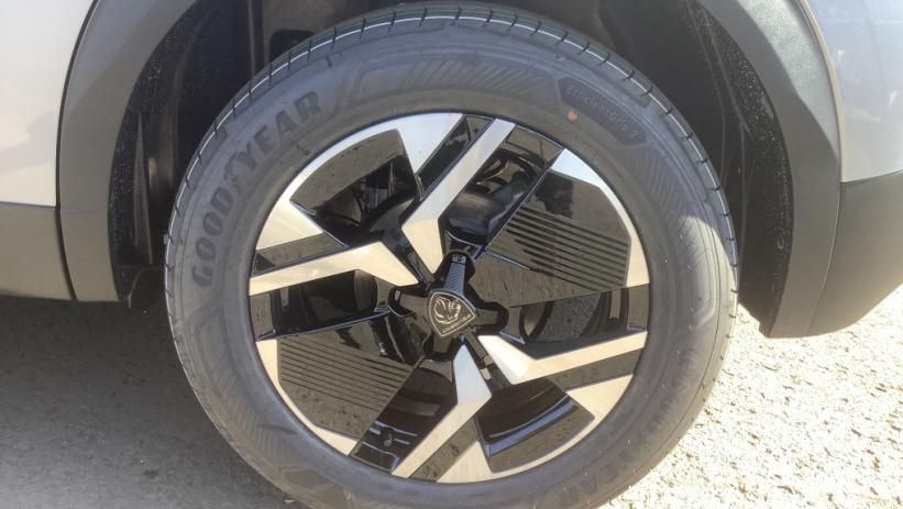 Aperçu du véhicule : 2008 Hybrid 145 e-DCS6 GT