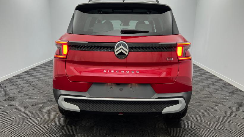 Aperçu du véhicule : Hybride 145 e-DCS6 7 places Max Rouge Elixir - Toit Noir Perla Nera avec 1750€ d'équipements inclus