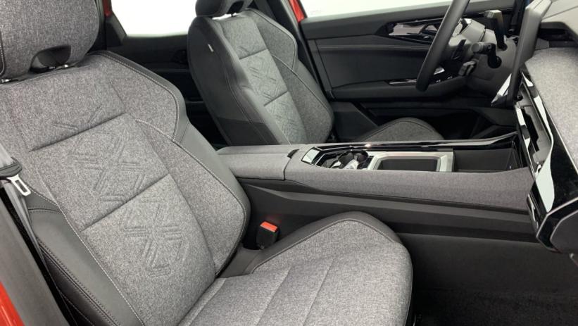 Aperçu du véhicule : FULL HYBRID E-TECH 200 CH EVOLUTION