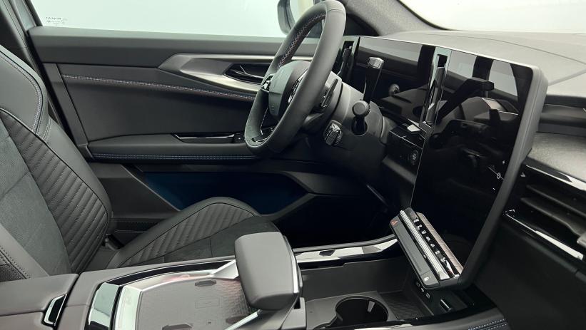 Aperçu du véhicule : E-Tech full hybrid 200 esprit Alpine Gris schiste - Toit Noir Etoilé avec 3150€ d'équipements inclus