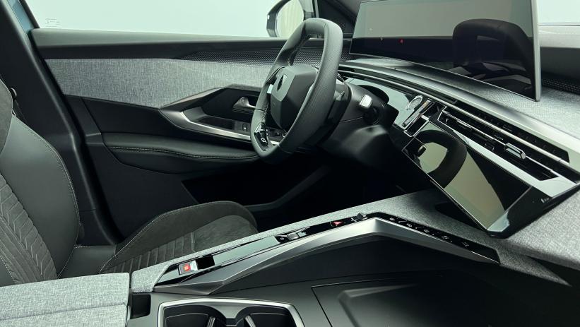 Aperçu du véhicule : Nouveau Hybrid 145 e-DCS6 GT Bleu Ingaro avec 2900€ d'équipements inclus