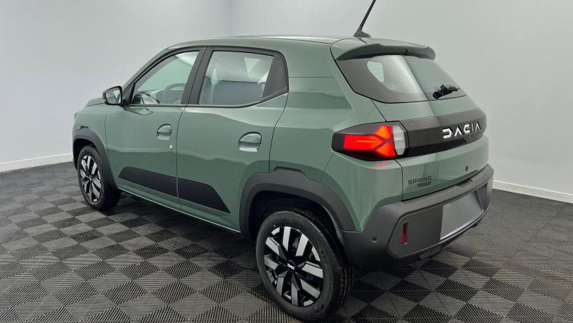 Aperçu du véhicule : 65 Expression Kaki Lichen avec 810€ d'équipements inclus