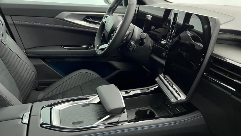 Aperçu du véhicule : E-Tech full hybrid 200 esprit Alpine Noir Etoilé avec 2650€ d'équipements inclus