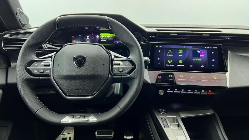 Aperçu du véhicule : BlueHDi 130ch S&S EAT8 GT Rouge Elixir avec 4700€ d'équipements inclus