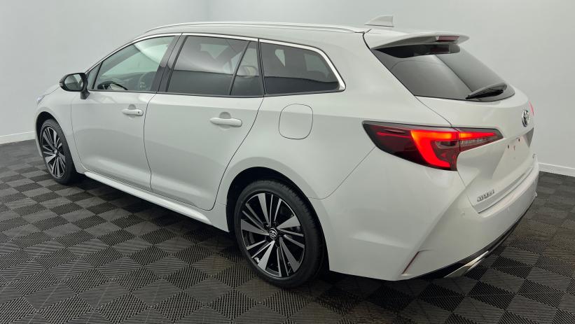 Aperçu du véhicule : Hybride 178ch Design Gris Dynamic avec 2340€ d'équipements inclus