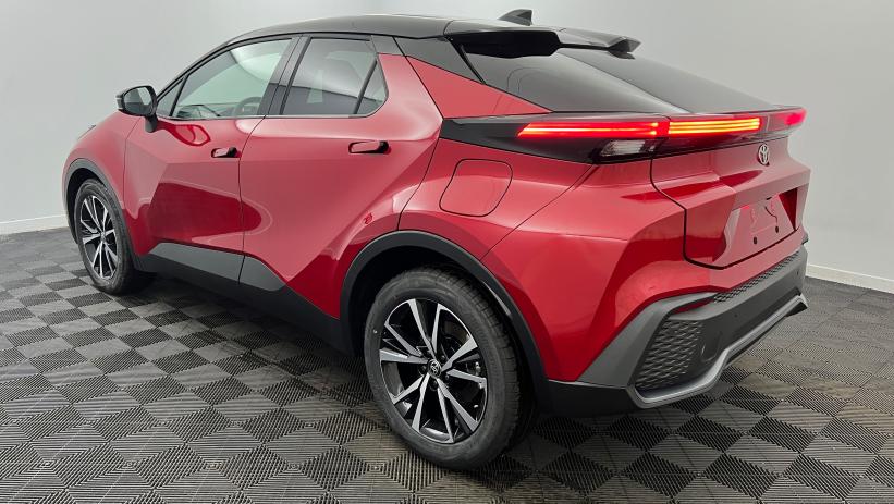 Aperçu du véhicule : Hybride 140 Design Rouge Intense - Toit Noir Onyx avec 2700€ d'équipements inclus