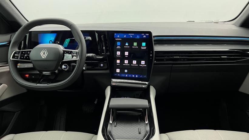 Aperçu du véhicule : E-Tech full hybrid 200 Iconic Blanc Nacré avec 1000€ d'équipements inclus