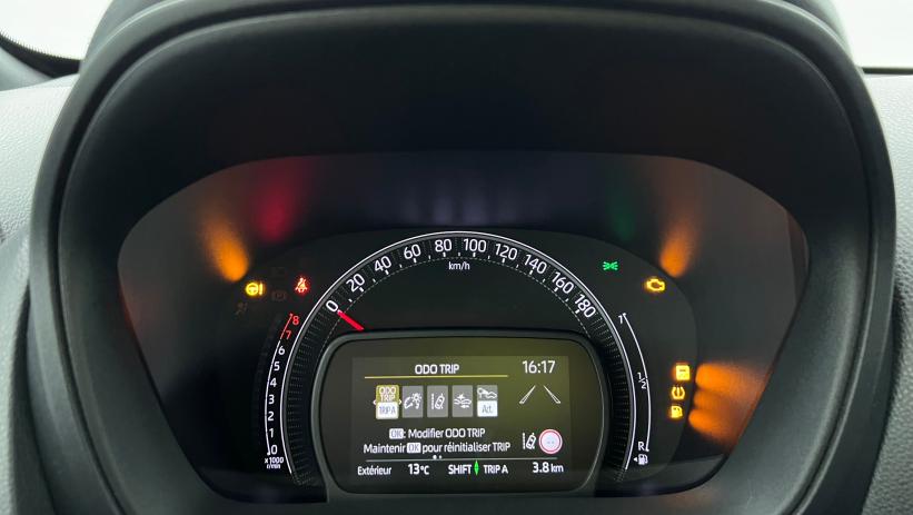 Aperçu du véhicule : 1.0 VVT-i 72 Dynamic Blanc Pur avec 250€ d'équipements inclus