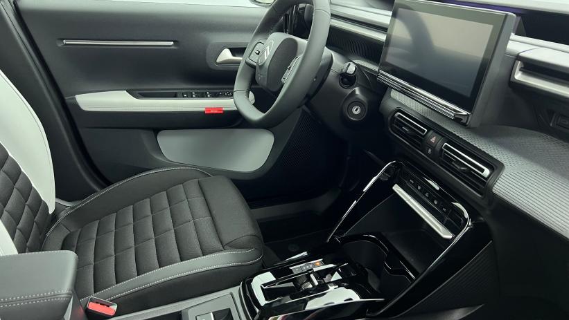 Aperçu du véhicule : Hybride 145 e-DCS6 7 places Max Gris Mercury - Toit Noir Perla Nera avec 1550€ d'équipements inclus