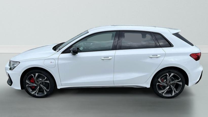 Aperçu du véhicule : 45 TFSI E HYBRIDE RECHARGEABLE 272 S TRONIC 6 S LINE