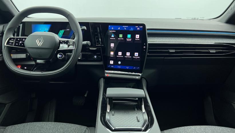 Aperçu du véhicule : Nouveau E-Tech full hybrid 200 Techno Noir Etoilé avec 1800€ d'équipements inclus