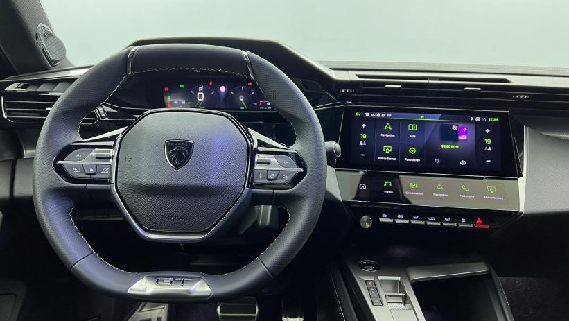 Aperçu du véhicule : BlueHDi 130ch S&S EAT8 GT Bleu Obsession avec 3600€ d'équipements inclus