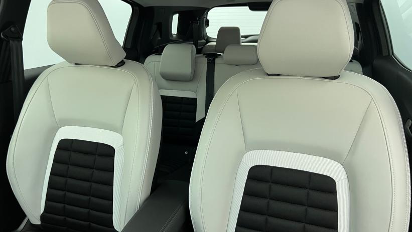 Aperçu du véhicule : Hybride 145 e-DCS6 7 places Max Gris Mercury - Toit Noir Perla Nera avec 1550€ d'équipements inclus