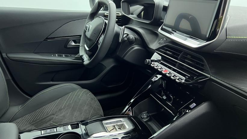 Aperçu du véhicule : Nouvelle Hybrid 145 e-DCS6 GT Noir Perla Nera avec 3100€ d'équipements inclus