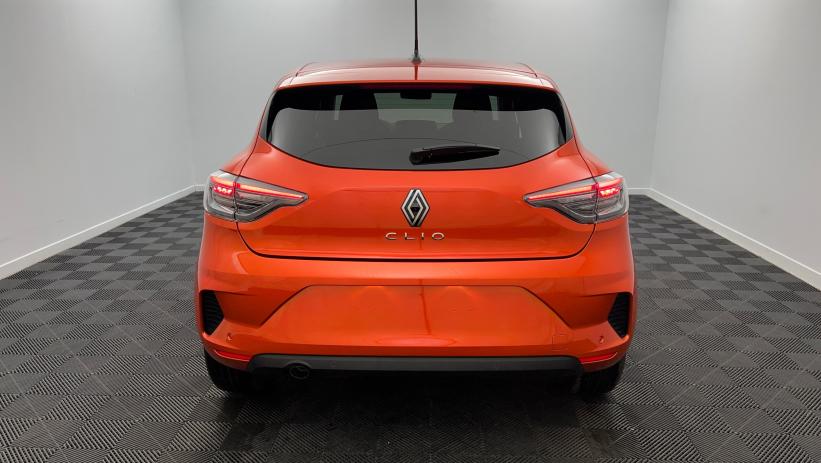 Aperçu du véhicule : Blue dCi 100 Evolution Orange Valencia avec 1900€ d'équipements inclus