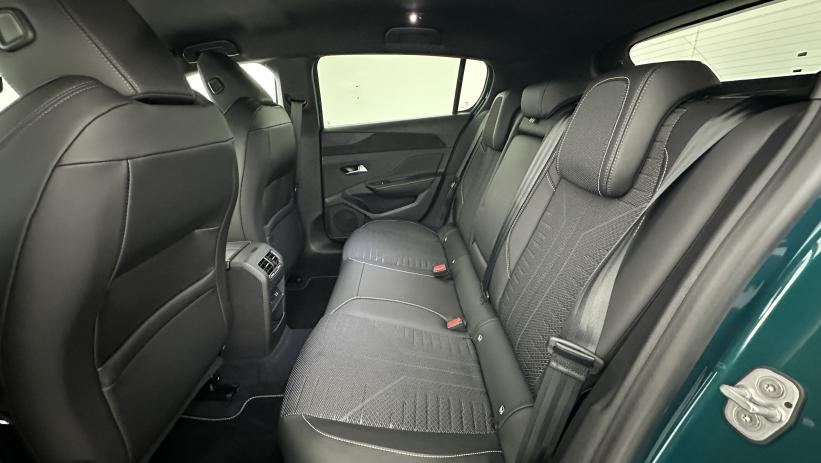 Aperçu du véhicule : III(2) 1.2 Hybrid 145ch GT e-DCS6