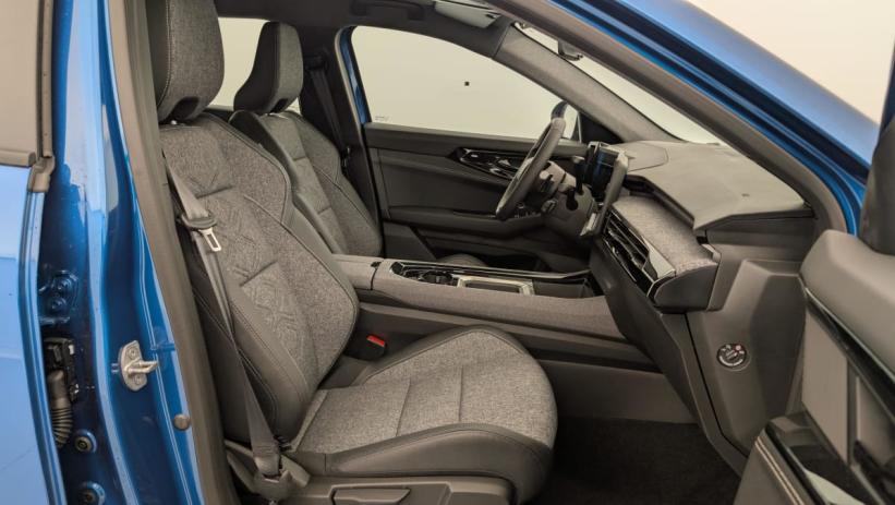 Aperçu du véhicule : FULL HYBRID E-TECH 200 CH EVOLUTION