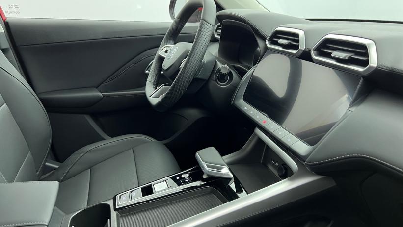 Aperçu du véhicule : 1.5 L Hybrid+ 197 ch Luxury Diamond Red avec 650€ d'équipements inclus