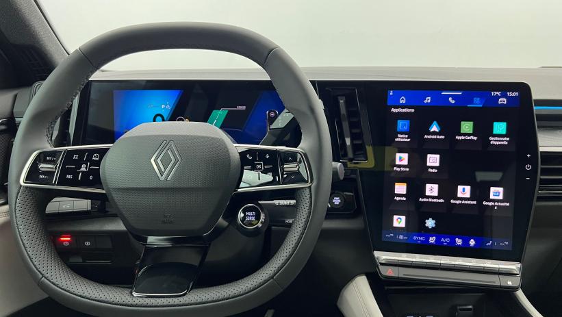 Aperçu du véhicule : E-Tech full hybrid 200 Iconic Blanc Nacré avec 1000€ d'équipements inclus