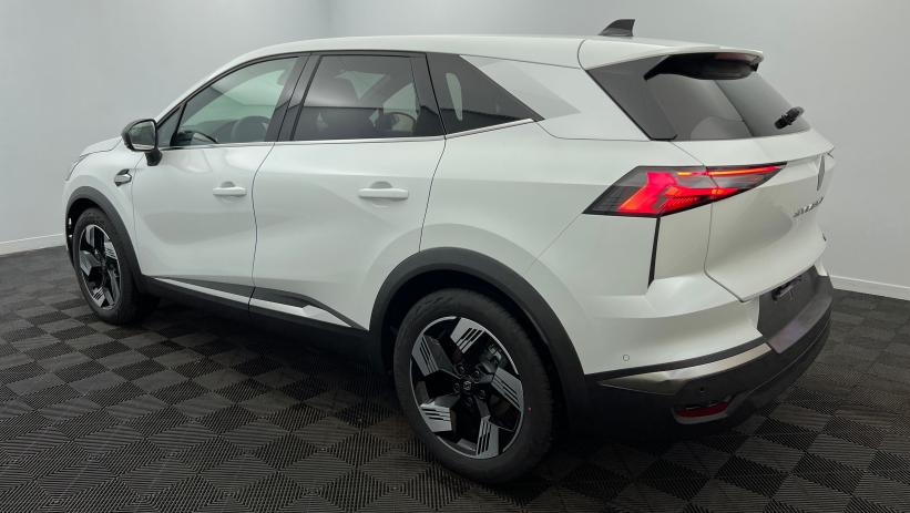 Aperçu du véhicule : E-Tech full hybrid 145 Techno Blanc Nacré avec 1700€ d'équipements inclus