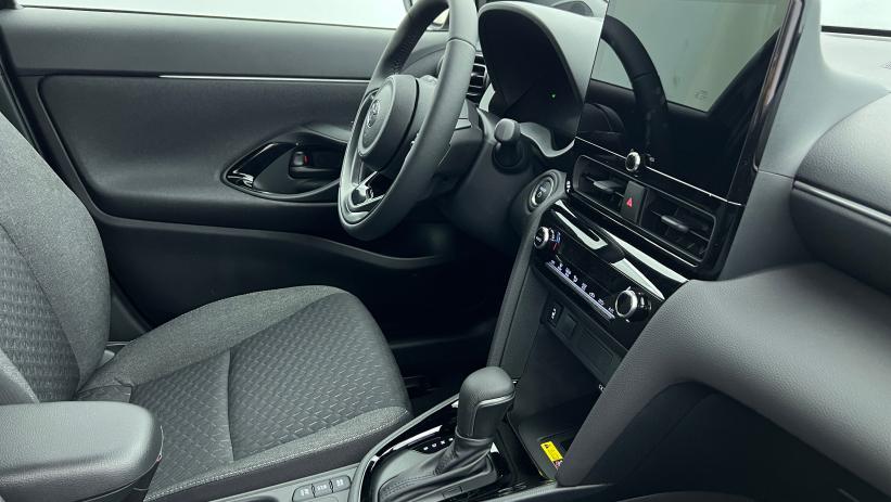 Aperçu du véhicule : Hybride 130ch 2WD Design Noir Intense avec 2100€ d'équipements inclus