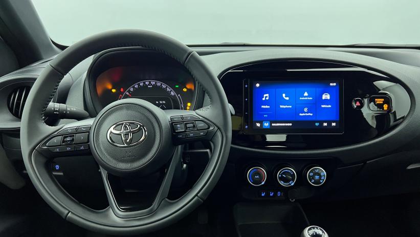 Aperçu du véhicule : 1.0 VVT-i 72 Dynamic Blanc Pur avec 250€ d'équipements inclus