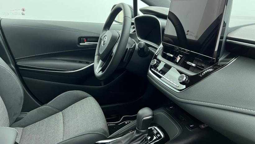 Aperçu du véhicule : Hybride 178ch Design Gris Dynamic avec 2340€ d'équipements inclus