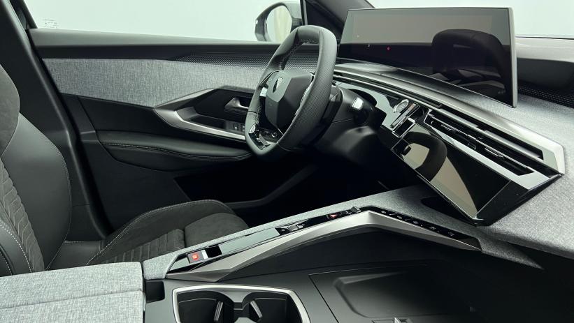 Aperçu du véhicule : Nouveau Hybrid 145 e-DCS6 GT Noir Perla Nera avec 7200€ d'équipements inclus